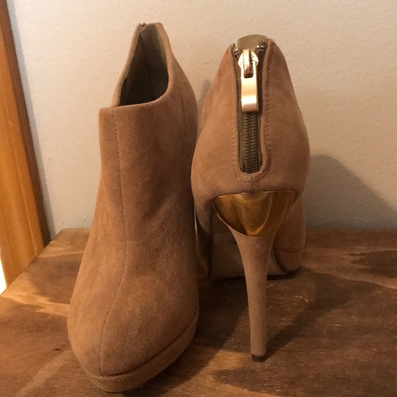 Heels - Picture 2 of 3